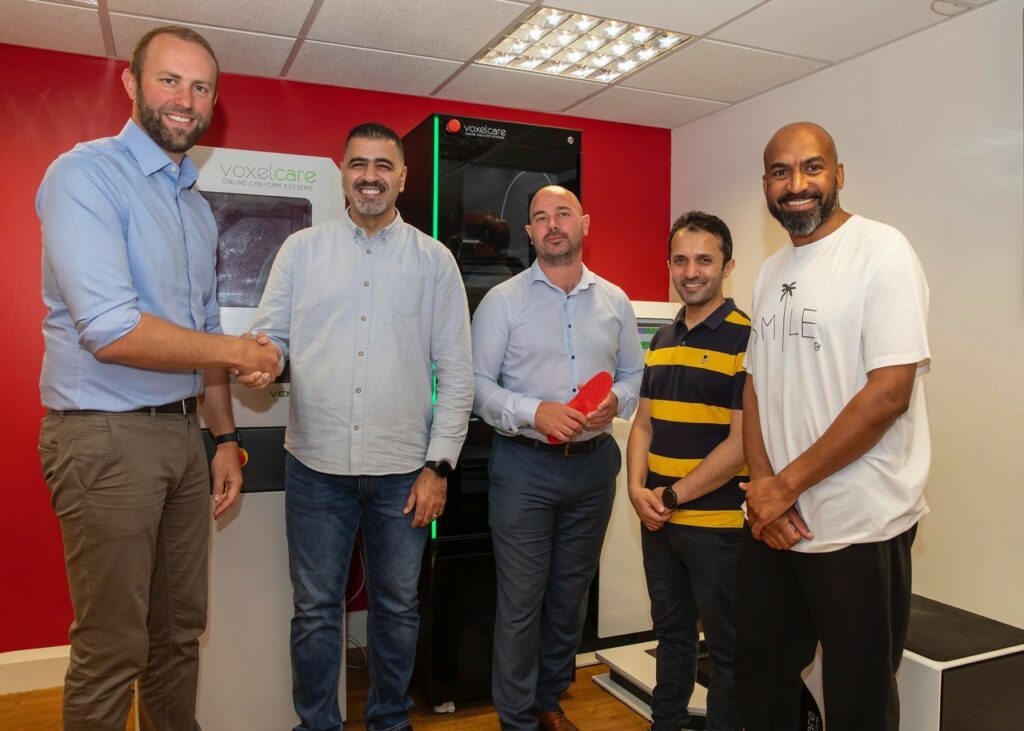 Image - (L) Max Sheridan, with Mustafa Mukbil, and the clinical team from the Middle East. 