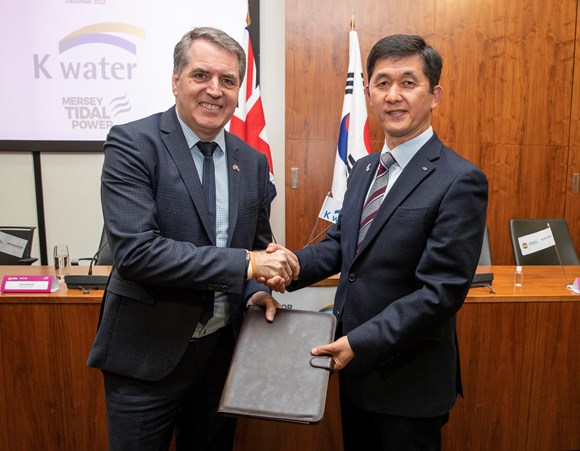 l-r: Liverpool City Region Mayor Steve Rotheram and Jeong kyeongyun, Vice President of Korea Water Resources Corporation